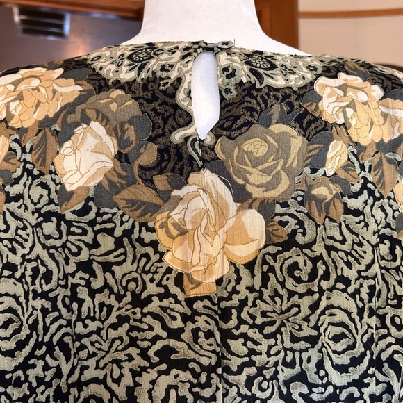 Vintage 90s Carole Little Black and Cream swing dress, cinched hip Size 12 - Picture 7 of 15